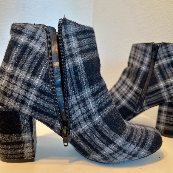 Diba Gray Black Plaid Chunky Heel 8.5 Flannel Boot - Picture 2 of 13